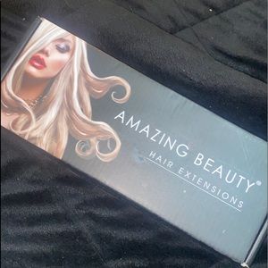 Clip- in blonde hair extensions